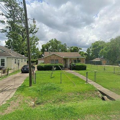 2940 Renaud St, Beaumont, TX 77703