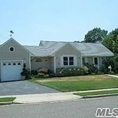 2986 Valley Rd, Wantagh, NY 11793