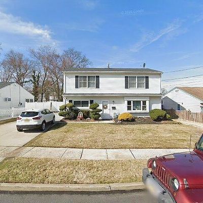 30 Kenmore Rd, Edison, NJ 08817