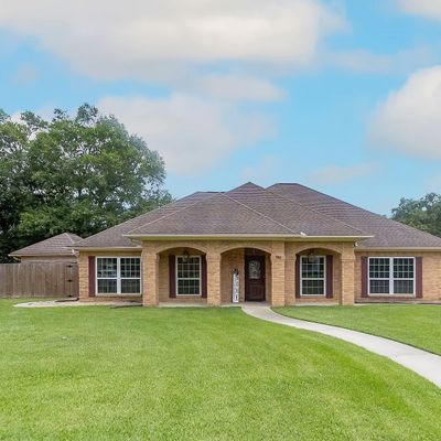 300 Hendricks Pl., Silsbee, TX 77656