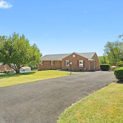 302 Hillandale Dr, Troutville, VA 24175