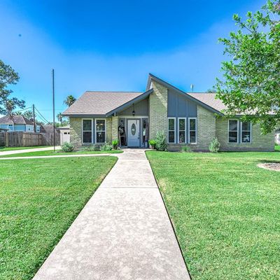 27 Finetta Ln, Alvin, TX 77511