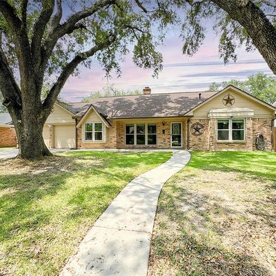 3401 Jacquelyn Dr, Pearland, TX 77581