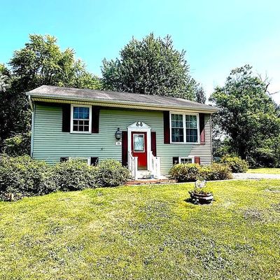 35 E Lakeview Dr, Littlestown, PA 17340