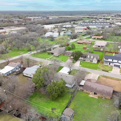 304 Lois, Roanoke, TX 76262