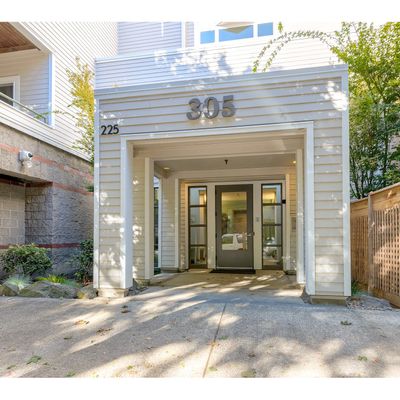 305 S Montgomery St, Portland, OR 97201