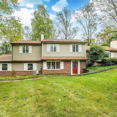 319 Horseshoe Ln, Downingtown, PA 19335