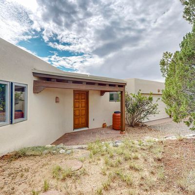 4 Moya Ln, Santa Fe, NM 87508