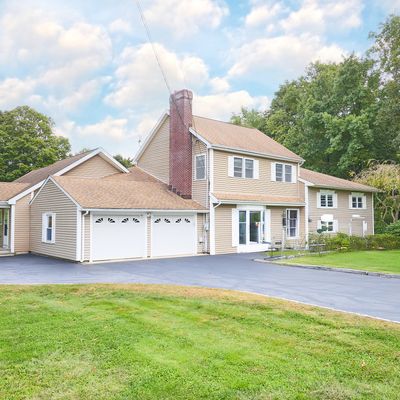 40 Lauderdale Dr, Trumbull, CT 06611