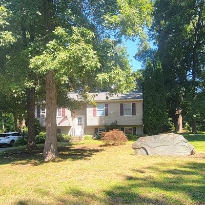 40 Mapleshade Ave, Plainfield, CT 06374