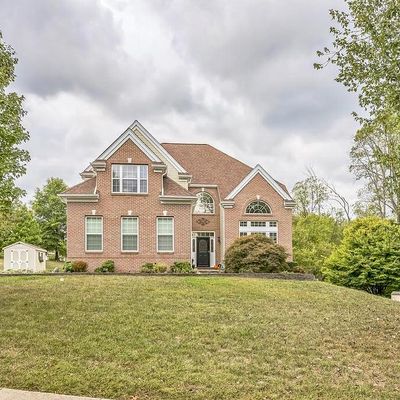 40 Venuti Dr, Aston, PA 19014