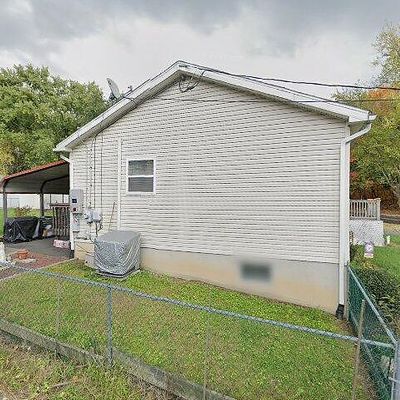 400 Oleckna St, Throop, PA 18512