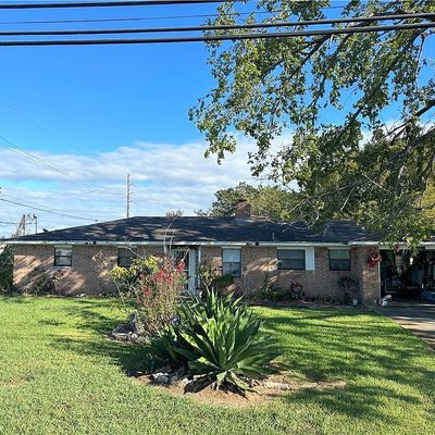 401 Mcalpine W, Navasota, TX 77868