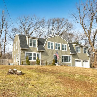 41 Mohawk Dr, Norwalk, CT 06851