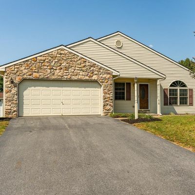 418 Flaxen Ln, Ephrata, PA 17522