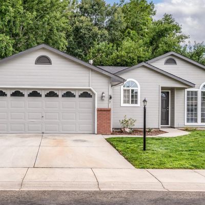 37 W Woodbury Dr, Meridian, ID 83646