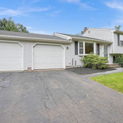 50 Robertson Dr, Hamden, CT 06518