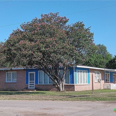 500 N Texas Ave, Nixon, TX 78140