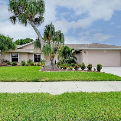 5007 Southern Pine Cir, Venice, FL 34293