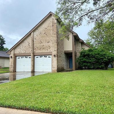 55 N Bachelor Button Street, Lake Jackson, TX 77566