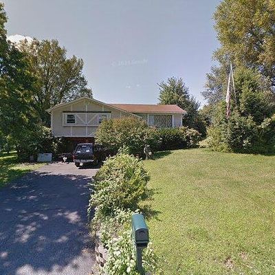 551 Donna Dr, Bath, PA 18014