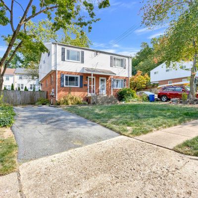 5853 Mount Vernon Dr, Alexandria, VA 22303