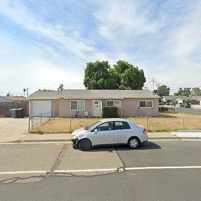 588 E I St, Oakdale, CA 95361