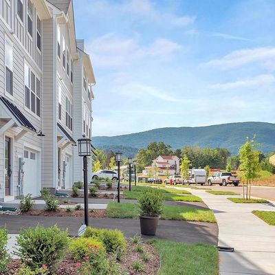 5977 Cling Ln, Crozet, VA 22932