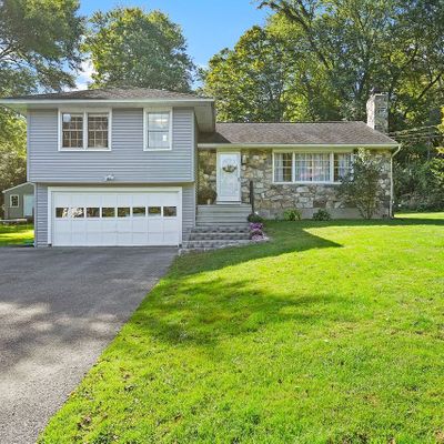 6 Fox Run Ln S, Newtown, CT 06470