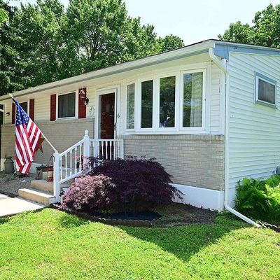 6 Tuscany Rd, Aston, PA 19014