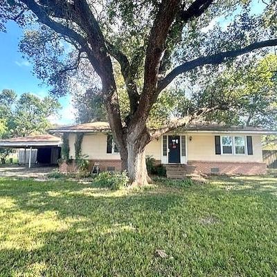 515 Breezy Ln, Wharton, TX 77488