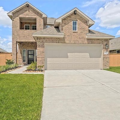 520 Long Branch Drive, Angleton, TX 77535