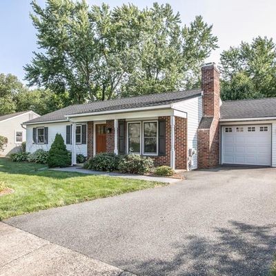 525 Pioneer Cir, Harleysville, PA 19438