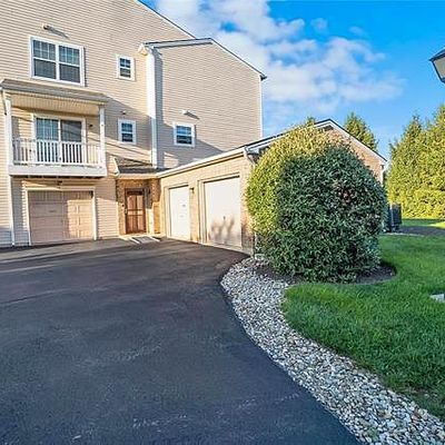 6850 Pioneer Dr, Macungie, PA 18062