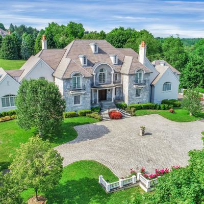 7 Close & 549 Round Hill Road, Greenwich, CT 06831