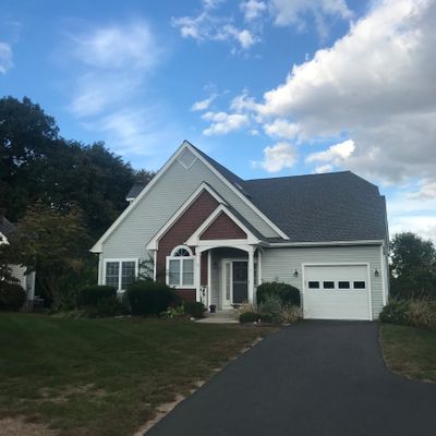 7 Early Dawn Cir, Bloomfield, CT 06002