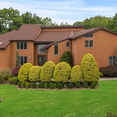 7 Tiffany Ct, Cedar Grove, NJ 07009