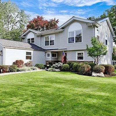 70 Eagle Dr, Emerson, NJ 07630