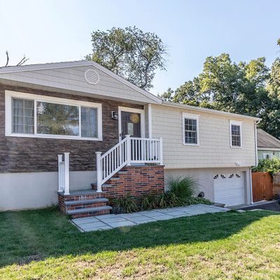 70 Wenham St, West Haven, CT 06516