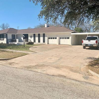 701 Cooke St, Nocona, TX 76255