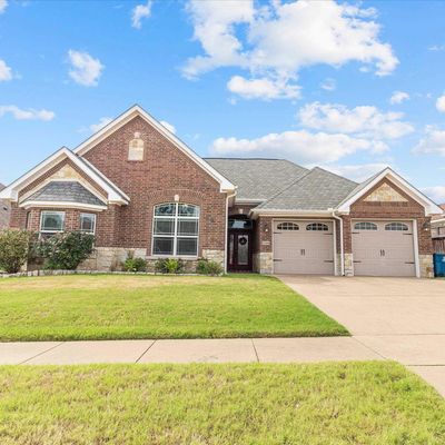 708 White Bear Trl, Lindale, TX 75771