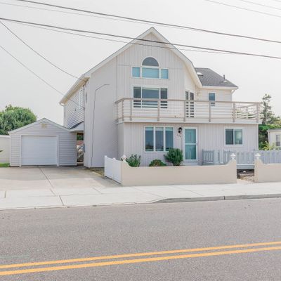 709 Beach Dr, North Cape May, NJ 08204