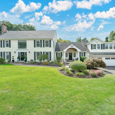 71 Woodford Hills Dr, Avon, CT 06001