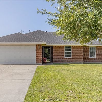 712 Mockingbird St, Navasota, TX 77868