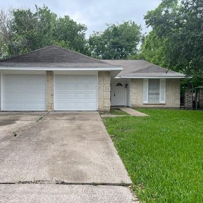 7146 Log View Dr, Houston, TX 77040