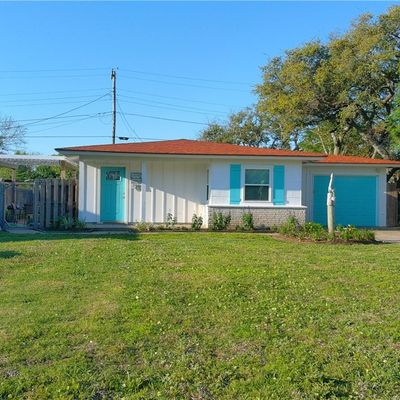 715 E King St, Rockport, TX 78382