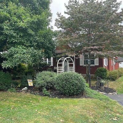 716 Fishburn Rd, Hershey, PA 17033