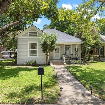 604 Mills St, Smithville, TX 78957