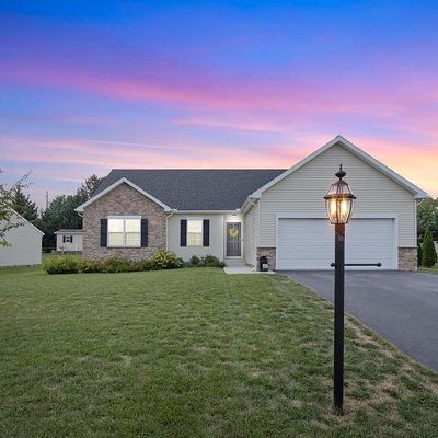 6079 Jennifer Ln, Spring Grove, PA 17362