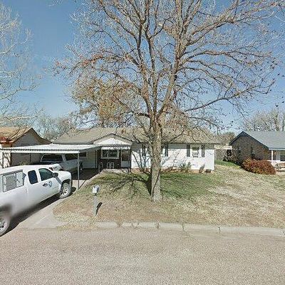 611 Potomac Dr, Stamford, TX 79553